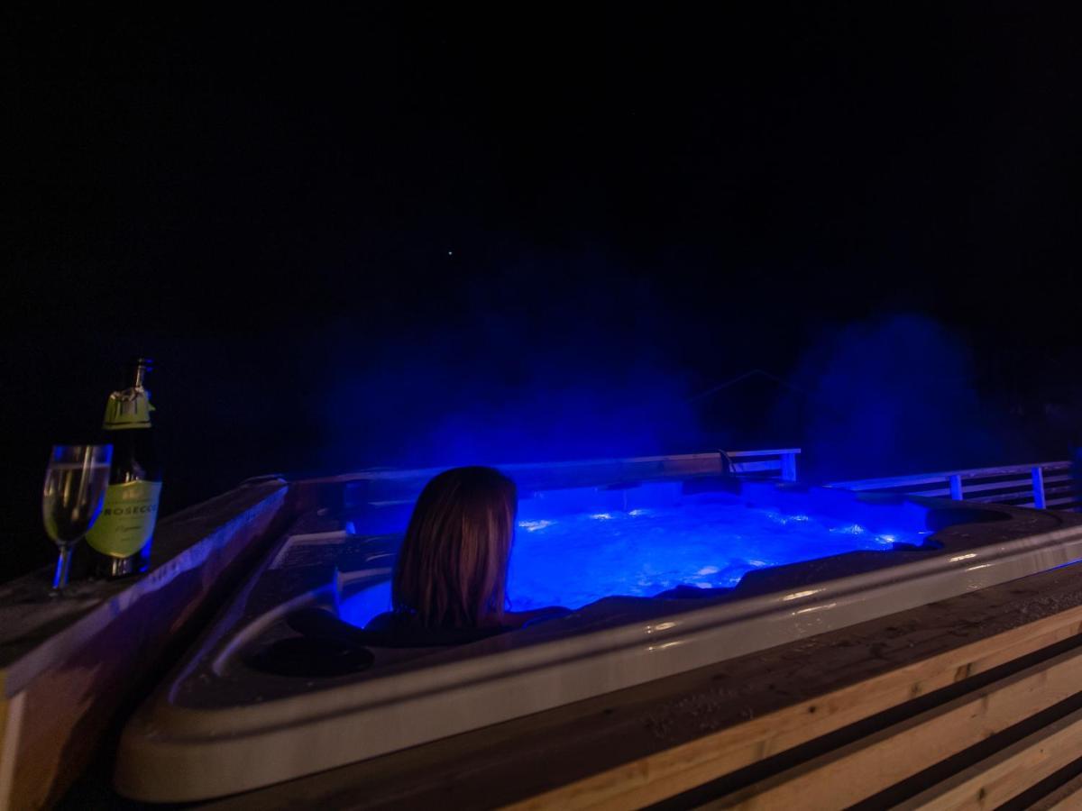 Arctic Lodge Tromvik With Jacuzzi Tromsø Extérieur photo